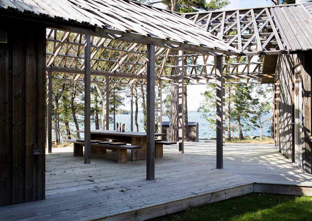 Uteplats med pergola som binder