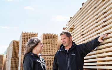 Din skog kan göra gott för bygden. Vi tror på kraften i lokala samarbeten. Tillsammans med skogsägare, företag och entreprenörer i bygden skapar Sveaskog värde i hela produktionskedjan.