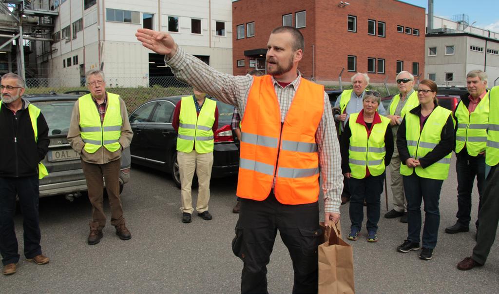 PÅ BESÖK I EKENS RIKE: EKFRÄMJANDETS EXKURSION TILL KALMAR DEN 7-8 SEPTEMBER 2017 Mats Hannerz Text och foto Kalmar län är med sina 5 miljoner kubikmeter landets ekrikaste län, och dessutom finns här