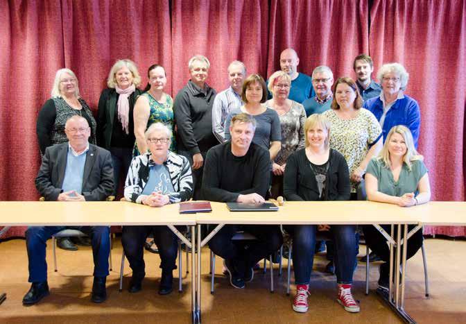 Presentation av kommunstyrelsen Kommunstyrelseledamöterna i Avesta kommun 2016 Stående från vänster: Maarit Hessling (M), Lis Linnberg (L), Gunilla Berglund (C), Curt-Åke Larsson (KD), Johan