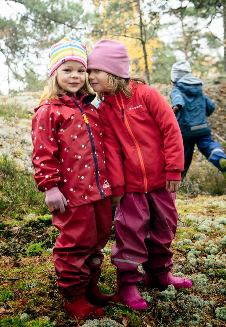 FRILUFTSFRÄMJANDET I FÖRSKOLAN OCH SKOLAN Naturen är det bästa klassrummet för att ge barn möjlighet till rörelse, upplevelser och lärande.