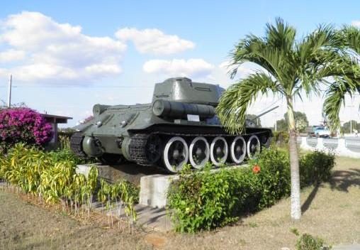 besöka det lilla museum som uppmärksammar de CIA-utbildade exilkubanernas misslyckade invasionsförsök vid stranden Girón i april 1961 Bussresan fortsätter till Trinidad, en av