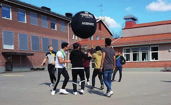Tider: Hela sommaren fram till Alvesta Folkfest den 9 september 2017. Plats: På fritidshemmet med uppvisning på Alvesta Folkfest i Hagaparken.