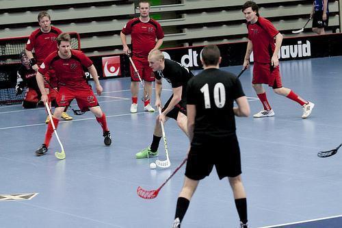 Innebandy Säsongen började som vanligt med Korpmästerskap i seriespelsform. Tidigt under hösten uteslöts ett lag på grund av för många wo:s men serien fortsatte och avslutades med sex deltagande lag.