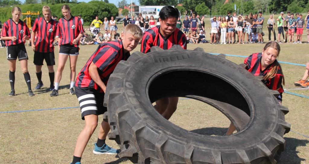 Sida 7 GULD i Superstar 2018 Fredagen den 1 juni arrangerades Superstar för nittonde året - en mångkamp mellan Västerås högstadieskolor där fyra killar och fyra tjejer från varje skola tävlar i fem