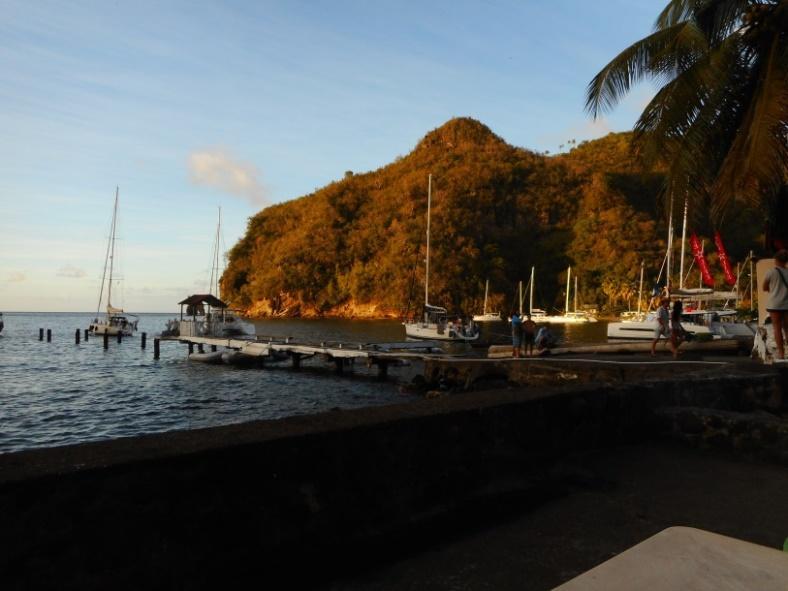 15 febr. Dags att vända norrut. Vi startade vid 09-tiden med kurs mot Bequia. Vindstyrkan var ung. 12 sek.m. men ökade långsamt. Vi hade en härlig sträckbog med varma och behagliga vågstänk.