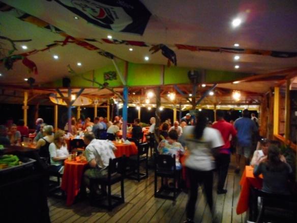 Restaurang på S:t Lucia Vår egen pirat 18 feb Avgång med kurs mot Martinique. Dist. c:a 37 distm.