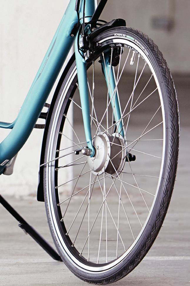 En central motor kräver att du själv kan trampa runt för att få hjälp. Cykelns momentsensorer mäter din pedaleffekt och anpassar hjälpen efter detta.