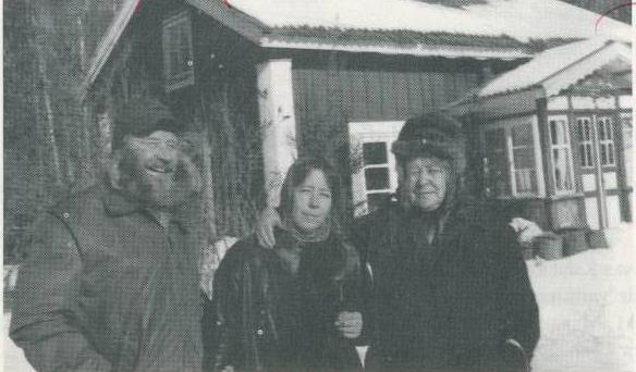 De hjälptes således åt att klara samtalen och koppla, även om det kunder dröja innan de svarade. Gustav Lindström, Lönashult, berättade att han en gång försökte ringa stationen, men ingen svarade.