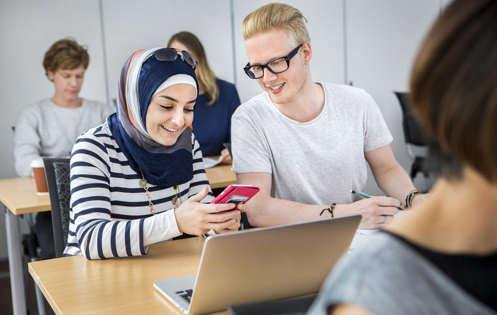 SAMHÄLLSVETENSKAP OCH HUMANIORA Filosofi // Gymnasiearbete samhällsvetenskap SAMHÄLLSVETENSKAP OCH HUMANIORA FILOSOFI 1 POÄNG: 50 KURSKOD: FIOFIO01 Filosofi betyder kärlek till kunskap vilket