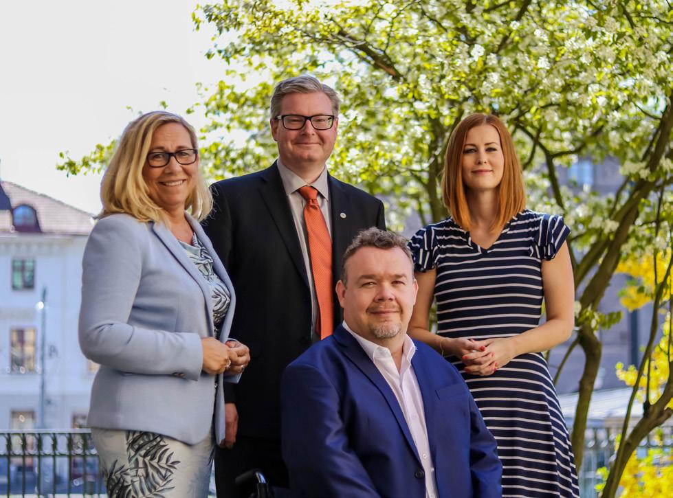 Helene Odenjung (L), Jonas Ransgård (M), David Lega (KD), Emmyly Bönfors (C). www.alliansengbg.se MODERATERNA Otterhällegatan 2 411 18 Göteborg 031-17 46 90 goteborg@moderat.se moderat.