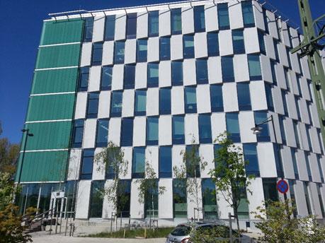 Dekorativ katastrof: kommunhuset Kristallen i Lund.