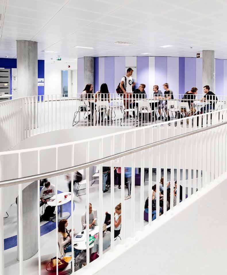Glamox & the Internet of Things Där det finns ljus finns det människor. Där det finns människor finns ljus.