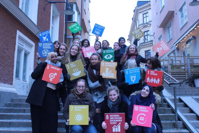 Grundpaket Svenska FN-förbundets ambassadörer Svenska FN-förbundet utbildar årligen nya unga ambassadörer som sprider information och ökar engagemanget för FN och globala utvecklingsfrågor som till
