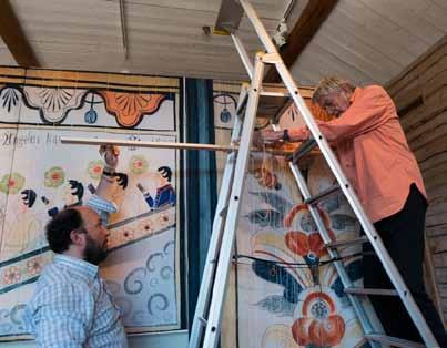 plats Vanlig arbetsfördelning på en teater. Artikelförf. t.v., Michael Meschke på stegen.