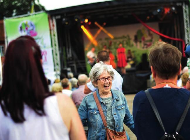 På kvällarna förvandlas hela centrum till en stor gatufest. Ett urval av Uddevallas sommarevenemang 2018 Hela utbudet hittar du på uddevalla.