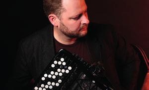 Frivillig kollekt (även swish) tas upp till församlingens musikverksamhet. 29/7 är Kultur i Väst och Uddevalla folkmusikfestival medarrangörer. www.svenskakyrkan.