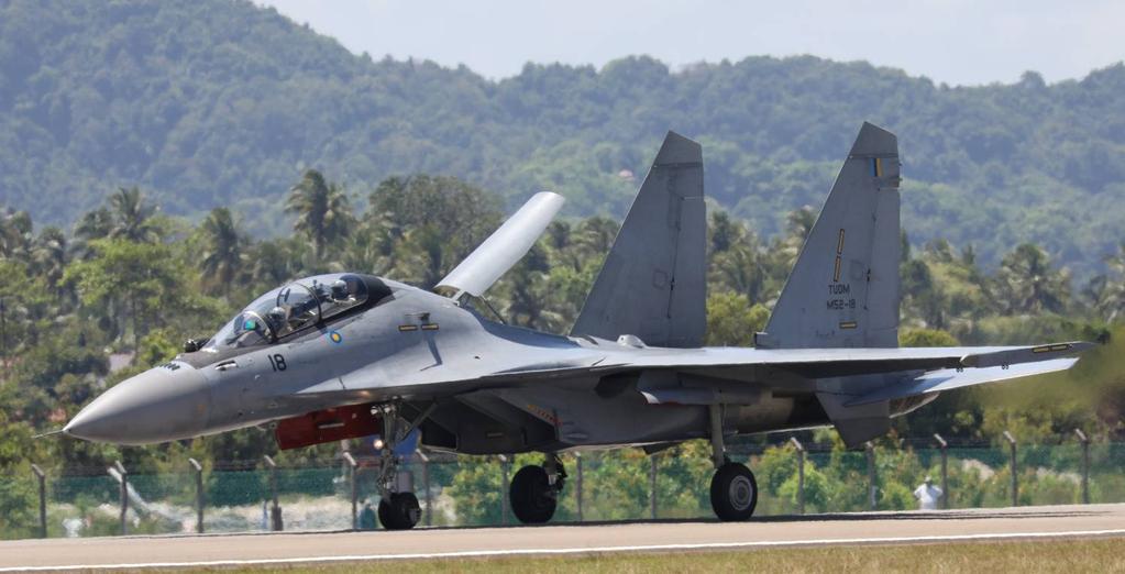 Su 30MKM (Flanker H) från Irkut (Ryssland) Su 30MKM med uppfälld luftbroms. Su-30MKM (Flanker H) är ett tvåsitsigt, tvåmotorigt multirollflygplan försett med nosvinge.