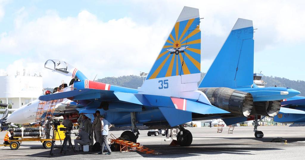Russian Knights Klargöring före flyguppvisningen.