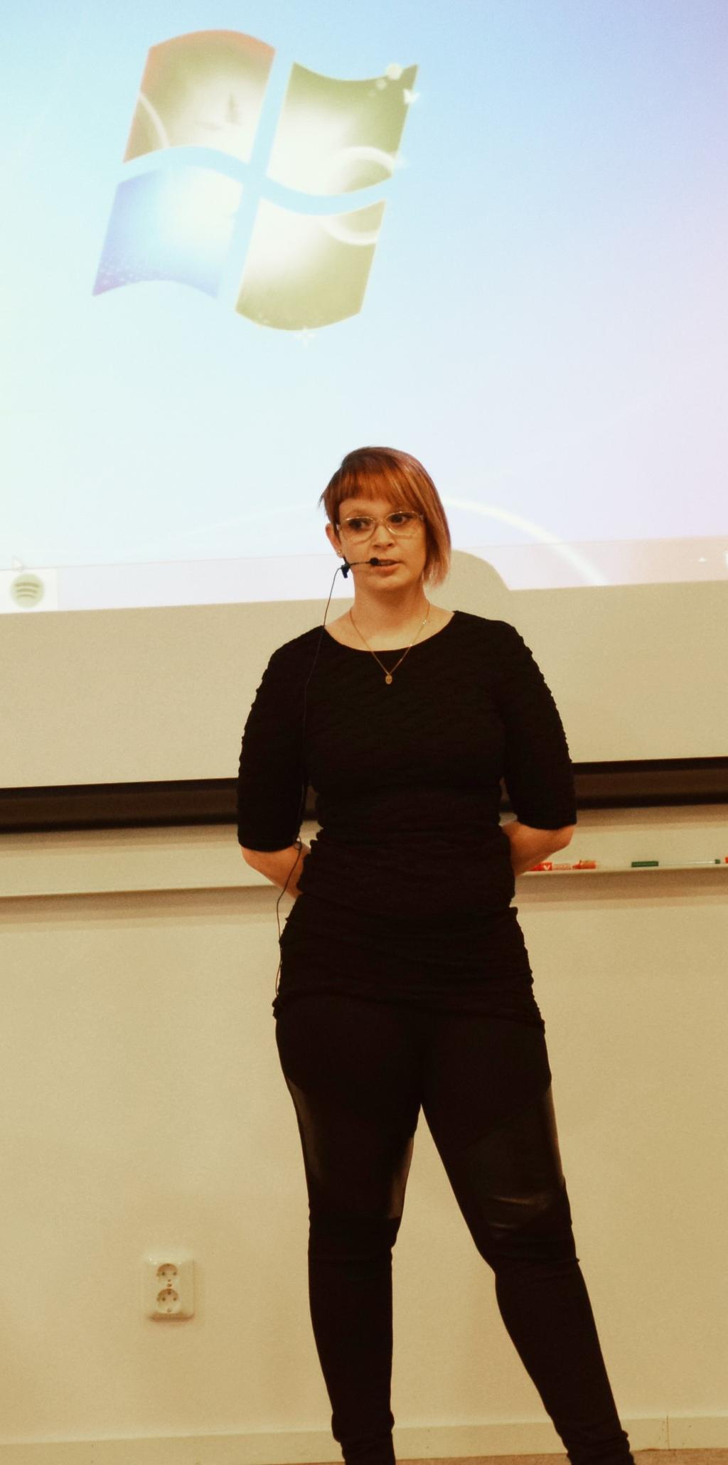 Johanna Halvardsson Nästa föreläsare var Johanna Halvardsson från Hjärnkoll.