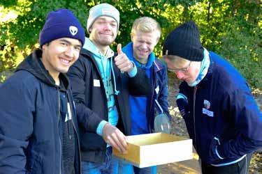 Ni tar med utrustningen som behövs för att genomföra stationen.