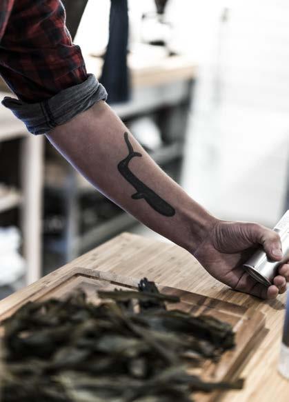 Han har en kaskelotval tatuerad på underarmen. Han gillar sådana. Mycket. Därför heter företaget också som det gör. På katalanska heter kaskelottval ungefär catxalot.