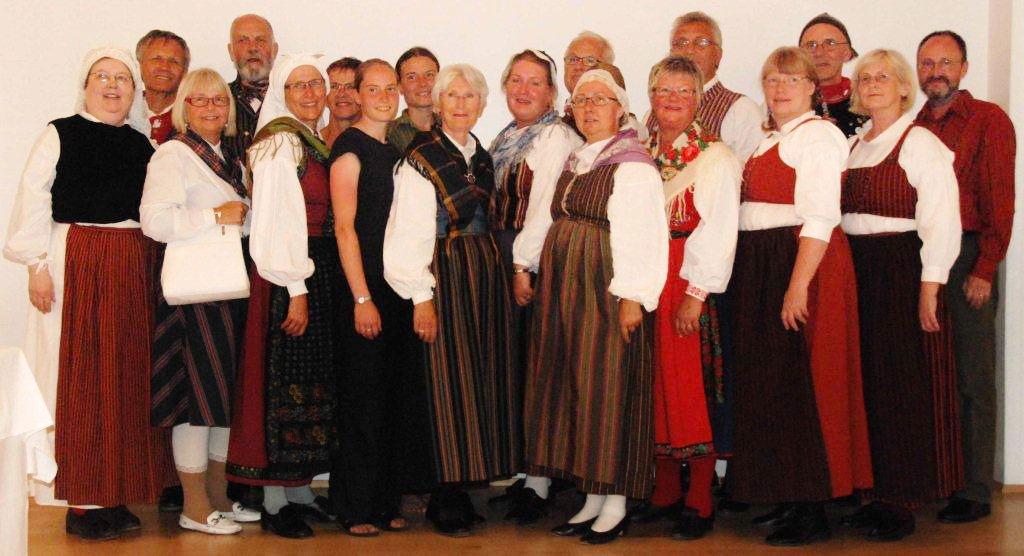Isleik 2010 Vi var totalt 19 personer som deltog från Sverige i Isleik, tio från Fyrisgillet i Uppsala, sex från Stockholm (fyra från Söderringen, två från Örjansringen och två från Apell) och tre