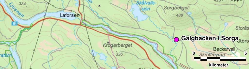 Avrättningsplatsens läge beskrivs också i skriftliga källor som: anger att galgplatsen skall ha legat vid vägskälet Movallen-Sundvallen, hitom Sorga.