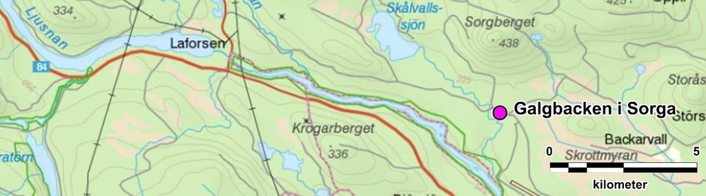 Avrättningsplatsens läge beskrivs också i skriftliga källor som: anger att galgplatsen skall ha legat vid vägskälet Movallen-Sundvallen, hitom Sorga.