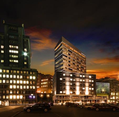 Utöver service för resenärer planeras byggnaden även inrymma mindre butiker och en restaurang med utsikt över älven.