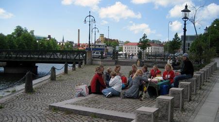 Social hållbarhet Blandad stad Skeppsbron ska präglas av mångfald, med en blandning av bostäder, arbetsplatser, service och handel, parker, lekplatser och andra offentligt tillgängliga mötesplatser.