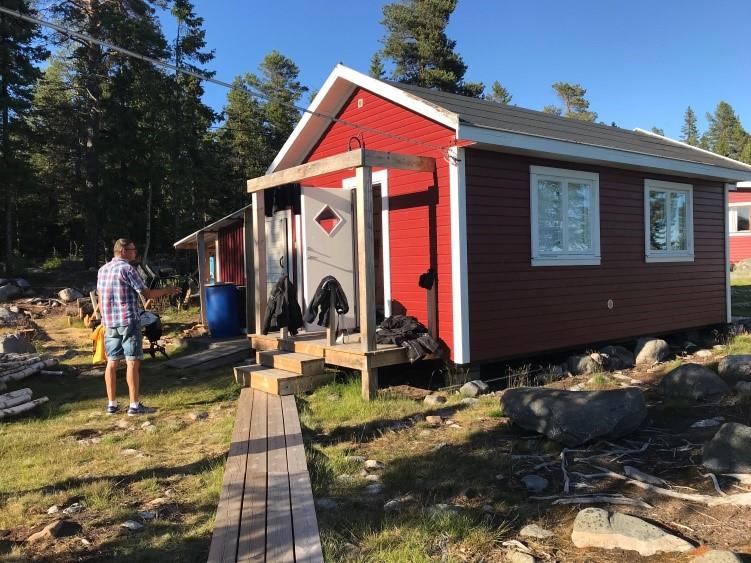 Vi blir bjudna på en rejäl bulloch kakbuffé. Nu gick tempmätaren över 20+ för första gången.