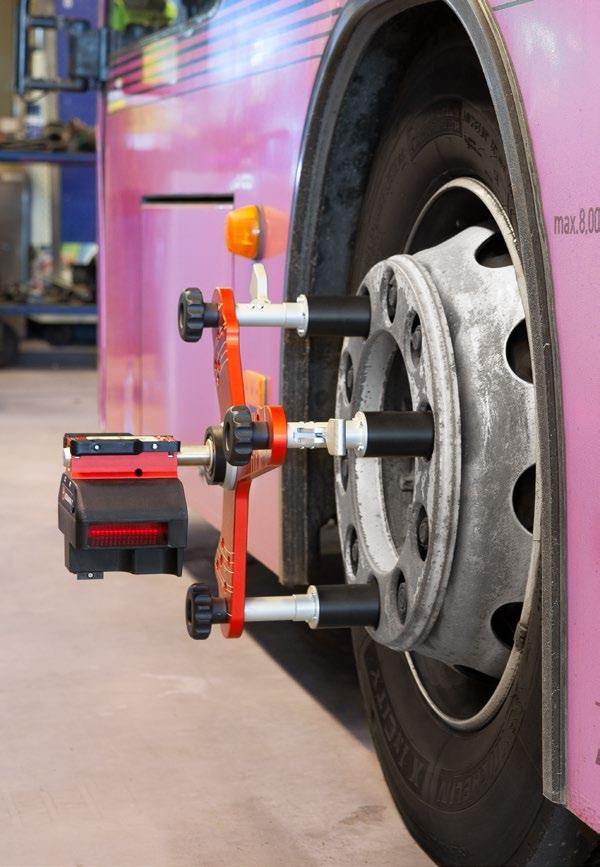 Eftersom bussar ofta råkar ut för mindre olyckor är en regelbunden hjulinställning extra angeläget för att hålla nere driftkostnaden och öka säkerheten.