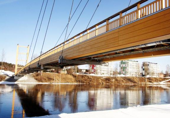 Älvsbackabron är en gång- och cykelbro i trä som invigdes 2011 Bakgrund Kommunfullmäktige godkände den 15 maj 2012 Cykelplan 2011 för Skellefteå kommun.