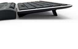 För en ergonomisk arbetsställning bör tangentbordet placeras så nära rullstaven som möjligt.
