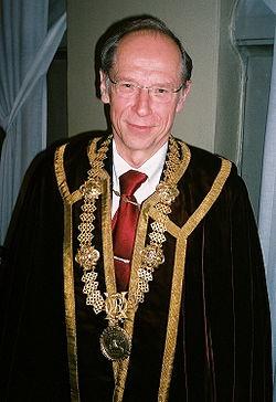 Om att referera och citera Om man citerar mycket utan referens får man träffa rektor.