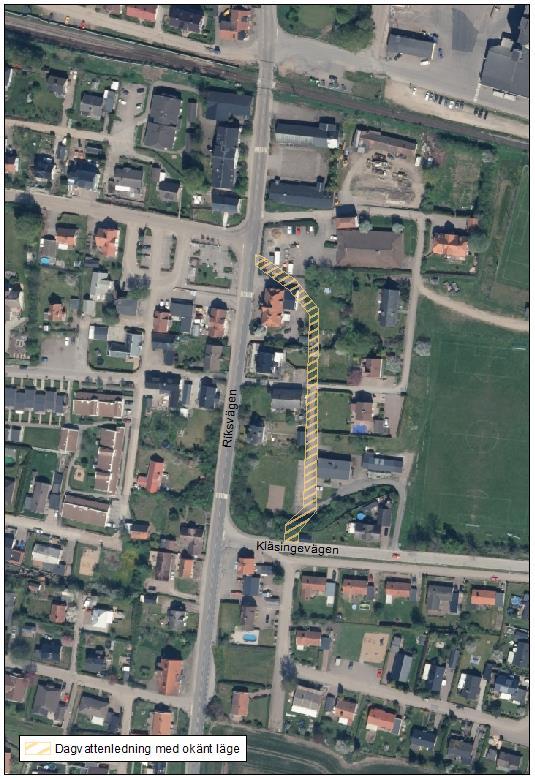 3.4.1 Åtgärdsförslag TÅ-1. Utreda omläggning av dagvattenledning, Idrottsgatan. Lokalisering: En dagvattenledning som börjar i Kläsingevägen och går norrut mot järnvägen har osäkert läge.