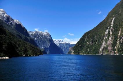 på oss i mysig miljö. (F, M) Dag 17 Milford Sound 4 dec/5 mar Heldagsutflykt till det vackra fjordlandskapet i Milford Sound.