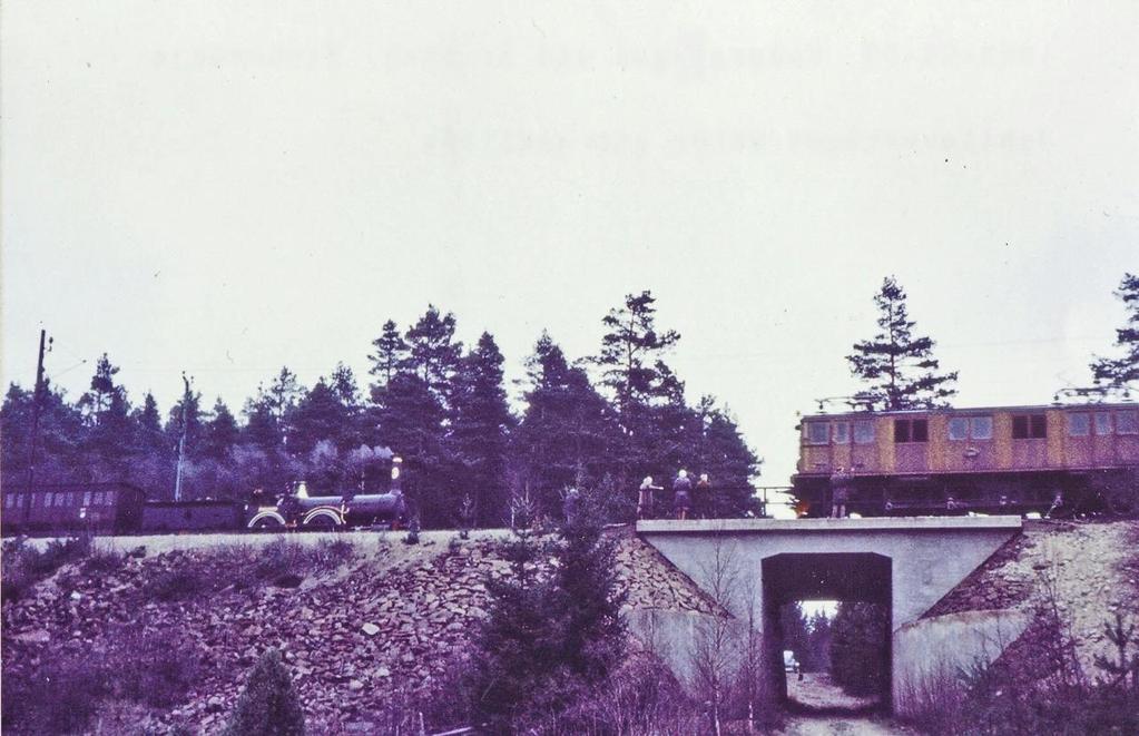 En hel del folk hade mött upp vid stationen för att ta en titt på det historiska tåget.