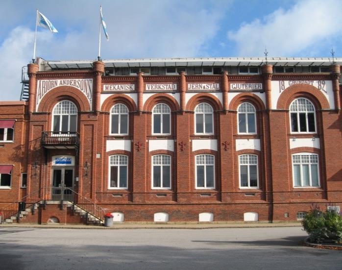 Väster om parkeringen finns ett område som förut använts för upplag och magasin.