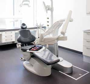 klassrummen (en annan arena än kliniken), information om hur mat och dryck påverkar tänderna samt att motivera eleverna att sköta sina tänder. Varje år gör vår FRAMMpersonal drygt 6 000 klassbesök.