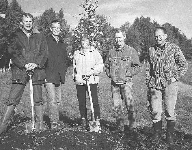 Tisarstrand tur och retur från HOKstugan i Hallsberg tillsammans med Bergslagens vandrarförening. Måndag 15 november 10-årsjubileum Vi firade på Kullängen i Hallsberg.