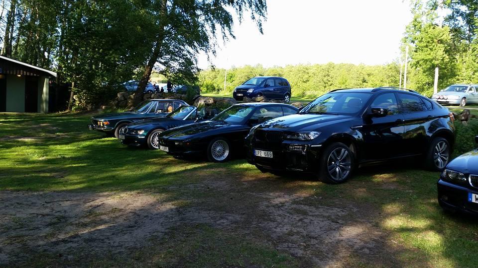 I kiosken på campingen säljs det glass, läsk och korv mm, för den som önskar det. Kort sagt, en familjevänlig motorträff för alla smaker som lockar många!