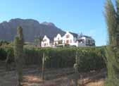 Vi passerar kända vinområden som Stellenbosch