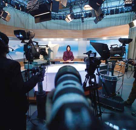 KULTUR KULTUR Närmare 1 700 kvinnor arbetar inom afghanska medier. Det är fler än tidigare, men samtidigt har våldet mot framför allt kvinnliga journalister ökat.
