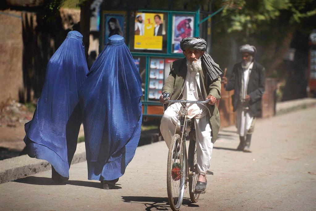 TEMA DEN AFGHANSKA STATEN TEMA DEN AFGHANSKA STATEN Internationellt stöd håller ihop svag stat Gatumiljö i Taloqan, i nordöstra Afghanistan.