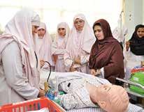 FOTO: ANDERS ROSÉN TEXT ANNA EK FOTO MALIN HOELSTAD DET HAR GÅTT TVÅ ÅR sedan SAK startade en sjuksköterskeutbildning i provinsen Wardak, väster om Afghanistans huvudstad Kabul.