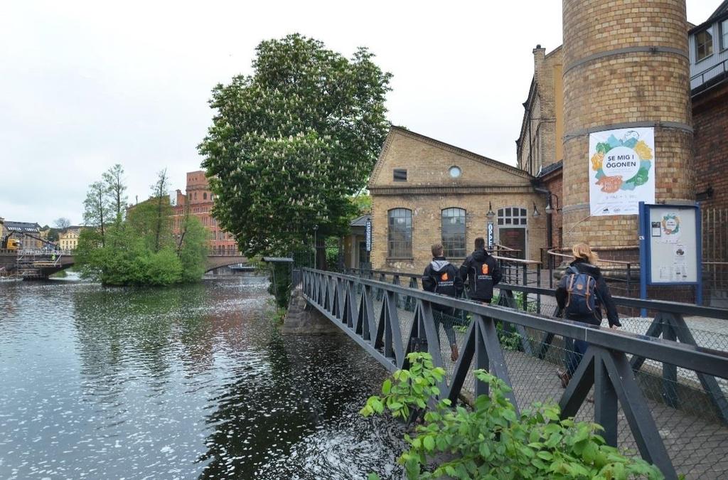 Textilindustrin Figur 10. Gamla textilindustriområdet i Norrköping vid Motala Ström. Under 1800-talet växte textilindustrin i Sverige och hälften av klädestillverkningen i skedde i Norrköping.