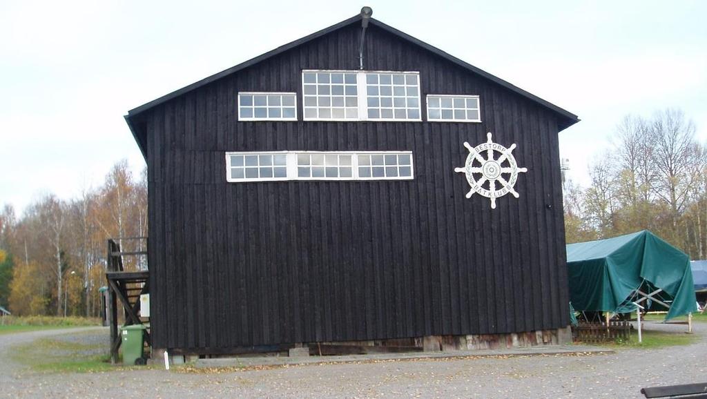 3.3.2 Bestorp såg Bestorps såg startade 1903 och bedrevs fram till 1958. Från mitten av 1940-talet fram till dess att sågverket lades ned sprayades virket med klorfenolpreparat för blånadsskydd.