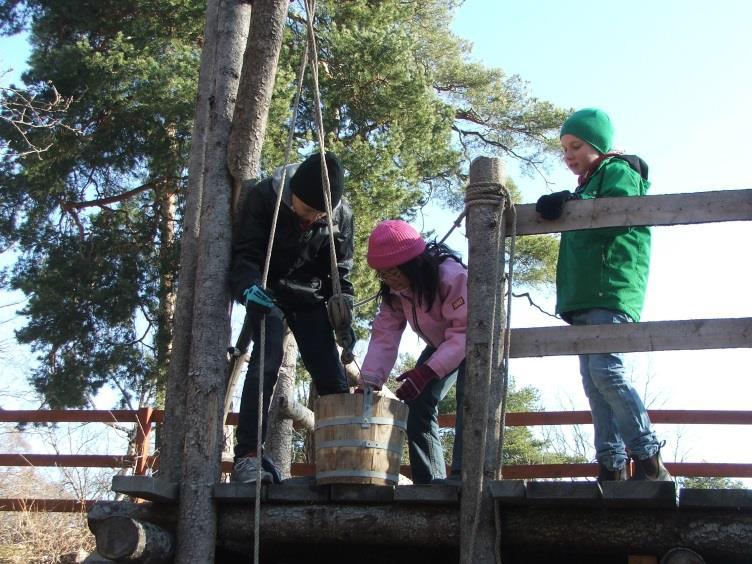 Inledning Välkommen till vårt skolprogram, järnet och skogen. Programmet är ett elevaktivt besök som utifrån ett historiskt perspektiv belyser människans påverkan och nyttjande av naturen.